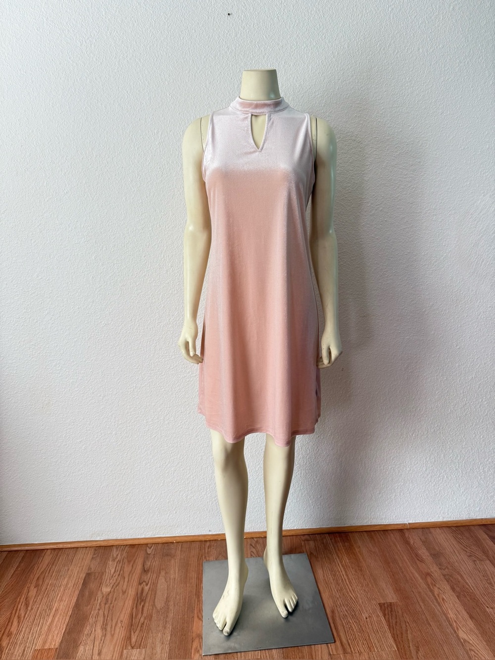 Worthington Pink Velvet Mock Neck Keyhole Shift Dress Size S Cocktail Sleeveless